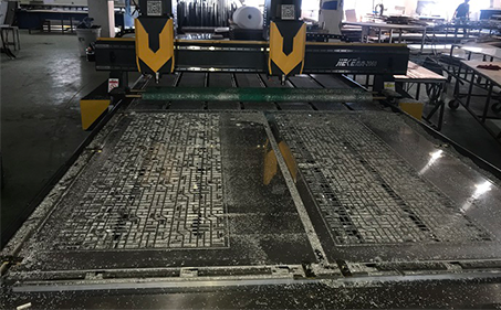 車(chē)廂板雕刻機(jī)故障排除的小技巧